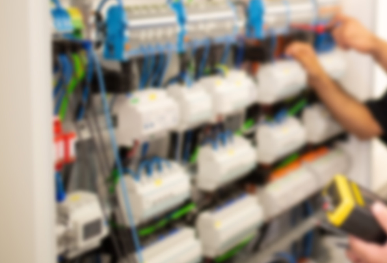 Schalt­anlagen­bau bei Hauser Elektrotechnik in Rodgau